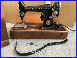 1929 Singer Model 99 Sewing Machine with Bentwood Case (in working condition)