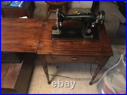 1947 Singer Sewing Machine. Very Good Condition Rare