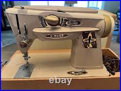 1961 Singer 500a Slant-o-matic Metal Sewing Machine With Lots Of Attachments