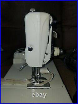 1964 Mint Green 221K Singer Featherweight Sewing Machine With Case & Accessories
