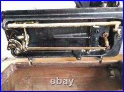 ANTIQUE SINGER No. 66 SEWING MACHINE 1927 TREADLE With TABLE