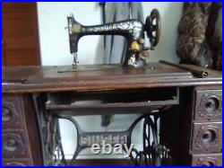 ANTIQUE SINGER SEWING MACHINE in Cabinet. With original assceories