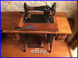 Antique 1910 Singer Sewing Machine with Treadle Cabinet