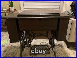Antique 1910 Singer Treadle Sewing Machine with 7 Drawer Cabinet Model # G4406061