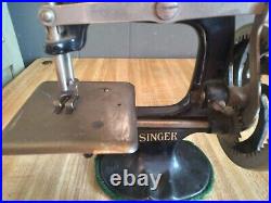 Antique Singer Child's Black Sewing Machine Model 20 Circa 1914
