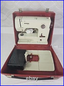 BERNINA 807 MINIMATIC SEWING MACHINE With Case Extension Arm Pedal