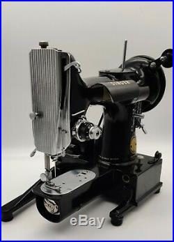 Beautiful 1956 SINGER 222 K FEATHERWEIGHT Sewing Machine US voltage FREE ARM