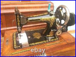 Beautiful Stoewer Vintage/Antique Sewing machine with accessories