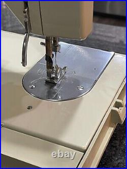 Beautiful Vintage Sears Kenmore 158.17200 Sewing Machine Nearly Perfect Machine