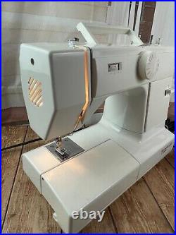 Bernette 680 by Bernina Sewing Machine 200B WithPedal