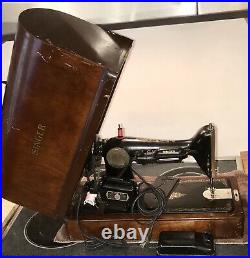 Impressive Vintage Singer Portable Sewing Machine Model 66 In Bent Wood Case USA