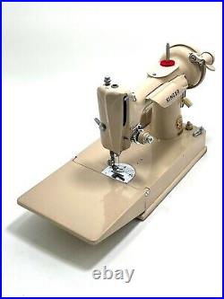 Outstanding Singer Beige Tan Featherweight 221j Sewing Machine Serviced & Tested