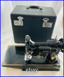 SEWING MACHINE SINGER FEATHERWEIGHT 221-1 Series AH 1947 Excellent One Owner
