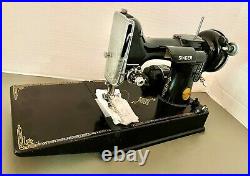 SINGER 221 Featherweight Sewing Machine