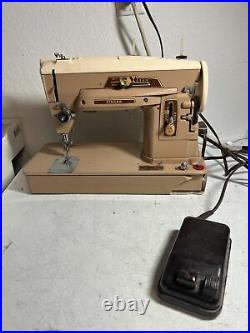 SINGER 403a Sewing Machine