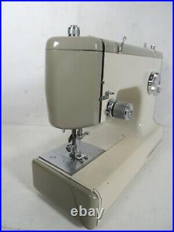 Sewing Kenmore Model 158.10401 Compact Portable Sewing Machine with Hard Case