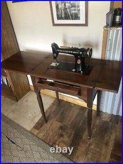 Singer 101 Sewing Machine In Cabinet