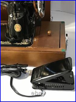 Singer 15 NL Sewing Machine with Case Very Nice Condition