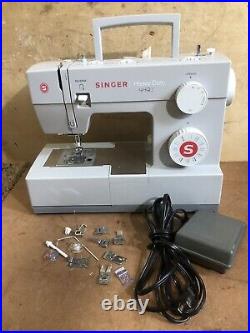 Singer 4423 Heavy Duty Sewing Machine with 23 Built-In Stitches TESTED/WORKS