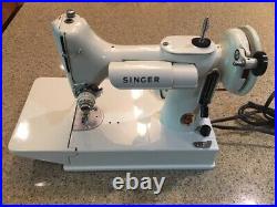 Singer Featherweight 221K sewing Machine 1964 with case 21-60