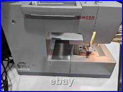 Singer Heavy Duty 4423 Sewing Machine with Pedal Embroidery