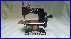 Singer Model 20-10 Sewing Machine Small Childs'Sew Handy' Machine