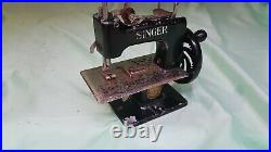 Singer Model 20-10 Sewing Machine Small Childs'Sew Handy' Machine