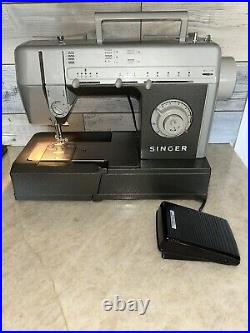 Singer Professional Sewing Machine Model #CG-550C with Pedal