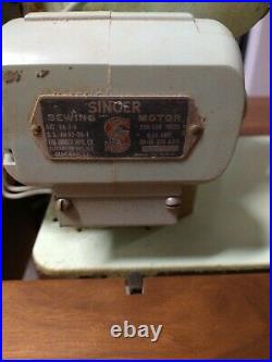 Singer Sewing Machine 319w With Cabinent Vintage In Great Condition