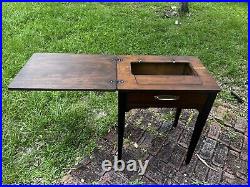 Singer Vintage / Antique Singer Sewing Machine Cabinet