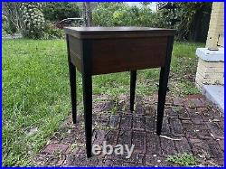 Singer Vintage / Antique Singer Sewing Machine Cabinet