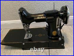 Vintage 1935 SINGER FEATHERWEIGHT Portable Sewing Machine 221 In Original Case