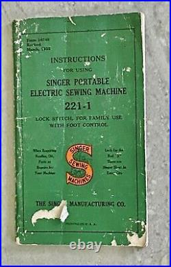 Vintage 1935 SINGER FEATHERWEIGHT Portable Sewing Machine 221 In Original Case