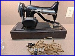 Vintage Antique Singer Sewing Machine with Wooden Carry Case. 1929