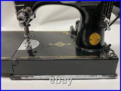 Vintage SINGER 221-1 Featherweight Sewing Machine, Accessories & Case AE305272