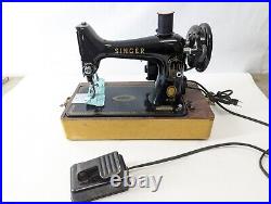 Vintage SINGER Electric Sewing Machine Model 99