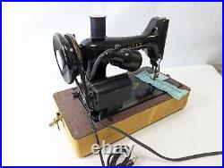 Vintage SINGER Electric Sewing Machine Model 99