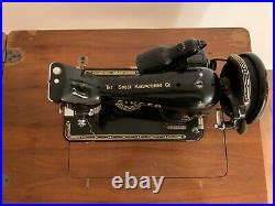 Vintage SINGER Sewing Machine with Table Stand, Accessories. Early 1900s