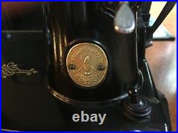 Vintage Singer Featherweight 221 1948 Sewing Machine AH579392