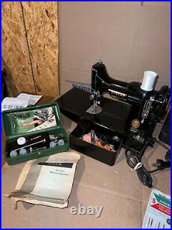 Vintage Singer Featherweight 221K Sewing Machine With Extra's & Buttonholer