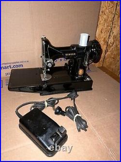 Vintage Singer Featherweight 221K Sewing Machine With Extra's & Buttonholer