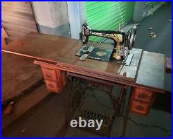 Vintage Singer Sewing Machine With Table # L954995 / 1901