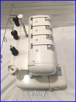 White Superlock 2000 ATS Electronic Overlock-Sewing Machine